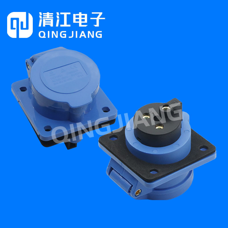 三孔电工插座 防水带盖工业型防护蓝黑色插座工业插座