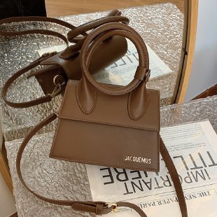 女性のためのポータブル小さなバッグ 2025 新しいトレンディなハイエンドの質感多用途フレンチニッチデザインシングルショルダークロスボディ小さなスクエアバッグ|undefined