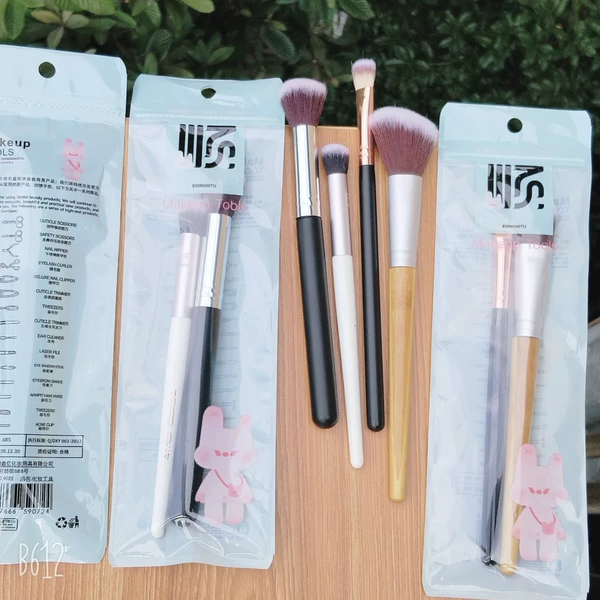 Makeup brushes two packs