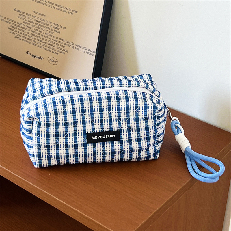 Ins甘い少女ぬいぐるみ大容量かわいい化粧品収納バッグ携帯旅行収納袋旅行洗面