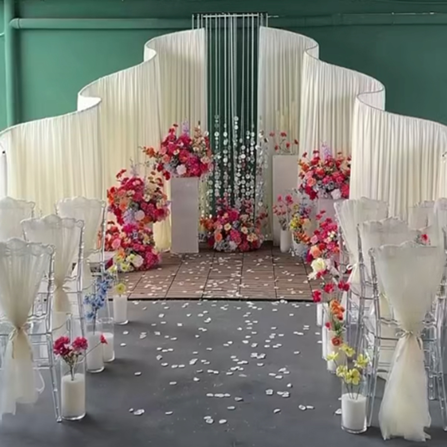 Fijación de bodas de hierro forjado gran escenario fondo de actividad de tela de gaza en forma de S marco de cortina de alambre decorativo al aire libre marco de cortina