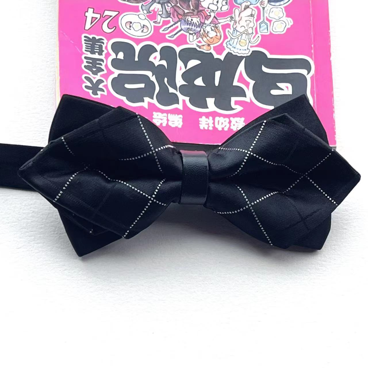 검은 격자 무늬 삼각형