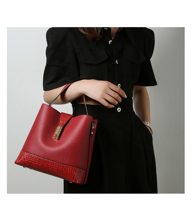 656g Weight Polyester Lining Material Lock clasp Closure Type Single Shoulder Strap Strap Type Crossbody Bag Bags Type Daily Occasion Pu Leather Material Solid Color Pattern All Seasons Season Women'S Gender Fashion Style Bucket Shape Medium Size Women's Medium Pu Leather Solid Color Fashion Bucket Lock Clasp Crossbody Bag 16
