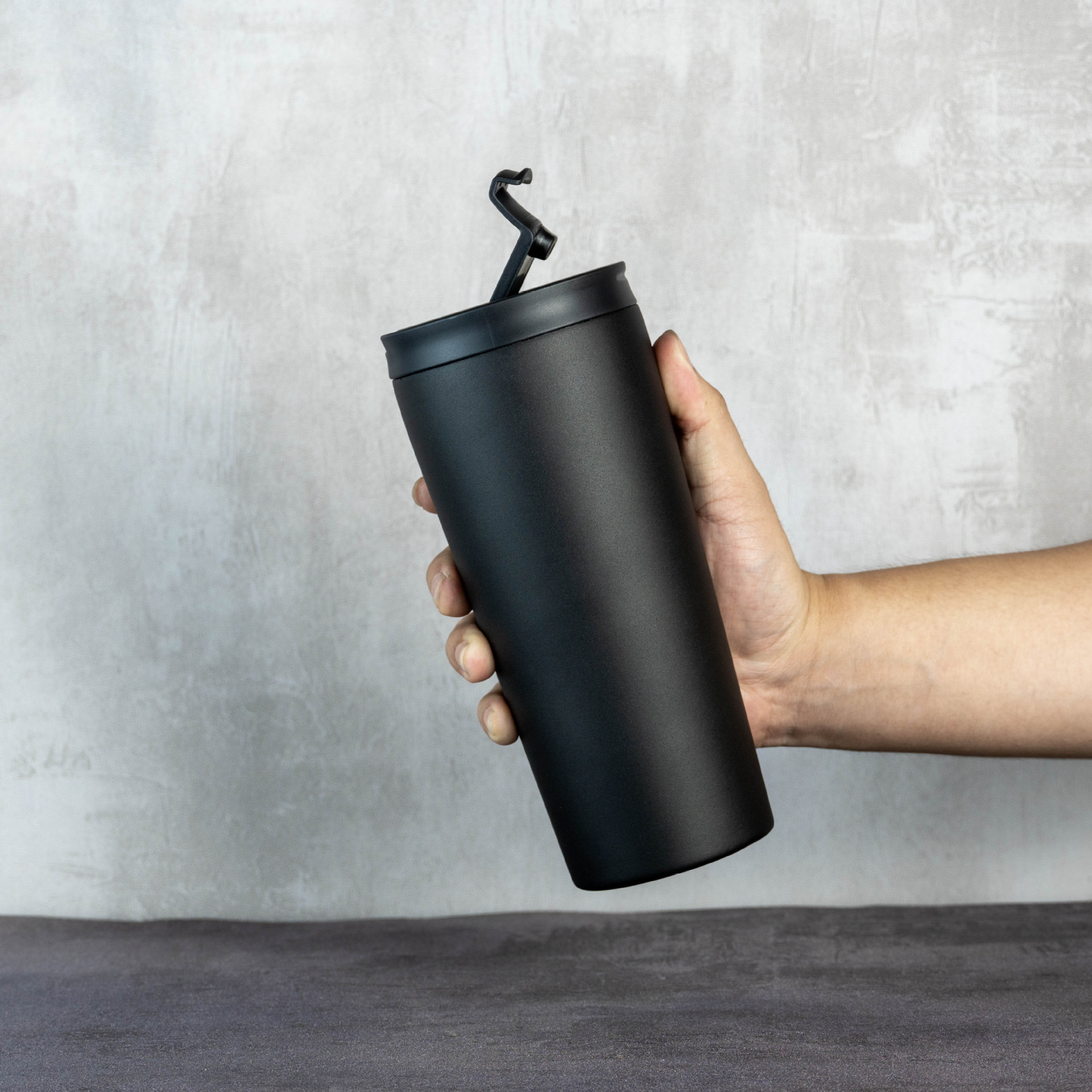 Nueva taza de café de acero inoxidable taza de vacío de doble capa 304 taza de paja de doble tapa portátil taza sellada al por mayor