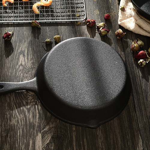 Cast iron small flat pan mini egg pan, wrought iron non-stick pan for pancakes, small frying pan, induction cooktop.