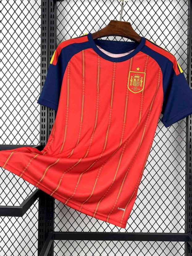 İspaniya futbol forması, ev və səfər, 19 Yamal və 20 Pedri nömrələri