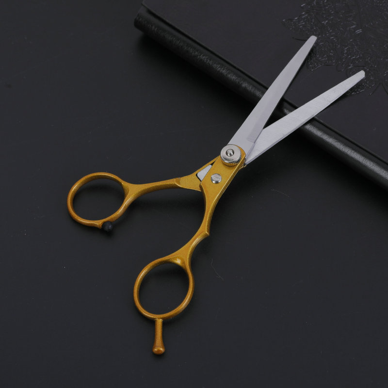 六寸の金色の分体ハサミを切ります。|undefined