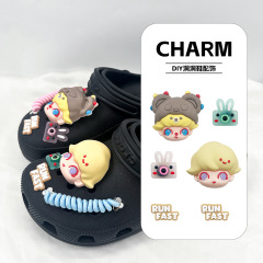 メーカーの新しい泡公仔靴ボタンDIYアクセサリーかわいいアニメPVC取り外し可能な洞靴花アクセサリー