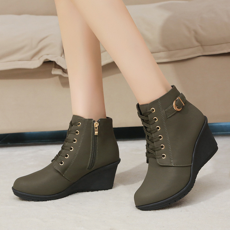 Fashionable Wedge Boots for Women, Large Size, Belt Buckle Decoration, Short Boots, 2026 Autumn and Winter New Style, Side Zipper, Suede Martin Boots