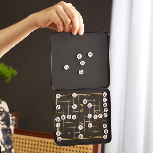 Chinese children's magnetic handheld chess for students