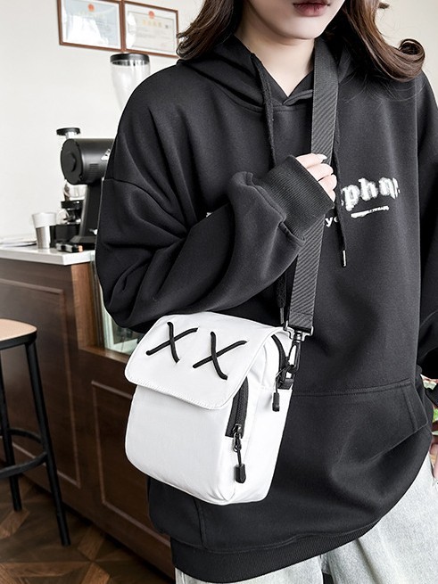 Bolso de estilo coreano, nuevo tipo de bolso de hombro de pareja de calle, bolso de hombro de estilo casual de estilo japonés para hombres.