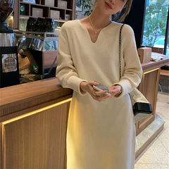 2025 秋冬フレンチデザイン V ネックセーター、女性用のゆったりとしたスリムなミドル丈ニットドレス