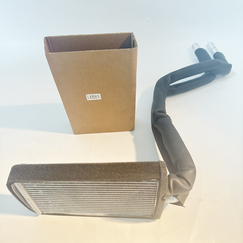 Applicable to 18 Hongguang S warm air small water tank assembly radiator assembly warm air small water tank in stock wholesale