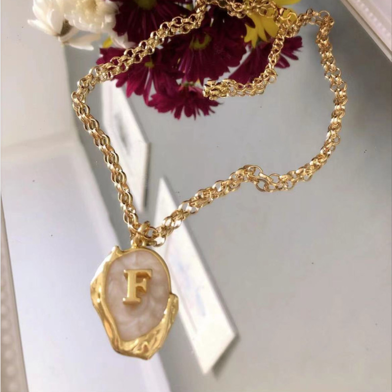 Fashion Letter Shell Copper Inlaid Shell Necklace 1 Piece