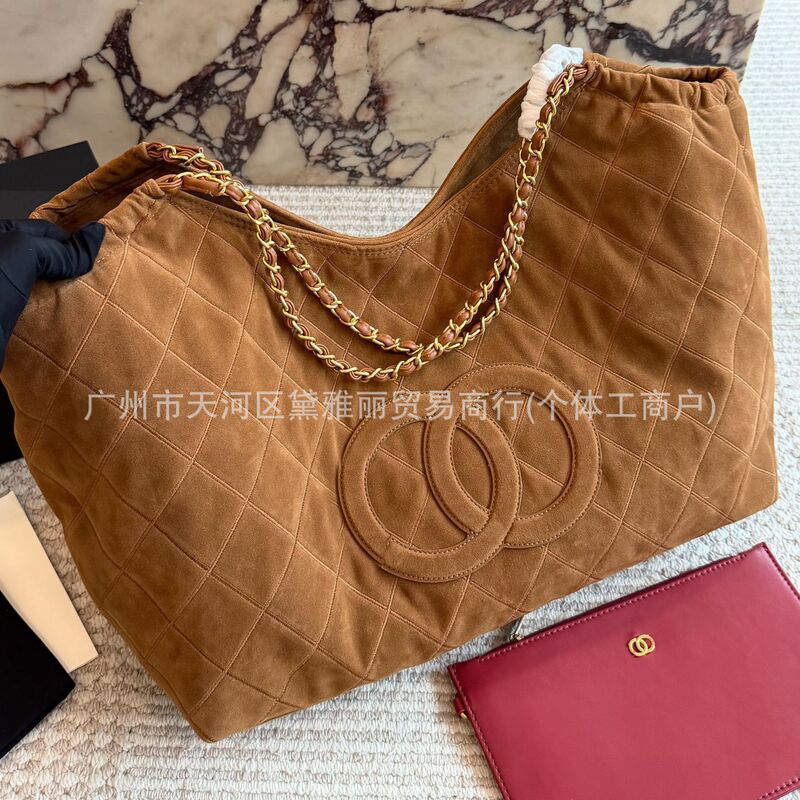 Xiaoxiangfeng 26c new suede tote bag with diamond pattern and chain handle, large capacity shoulder and underarm shopping bag for women