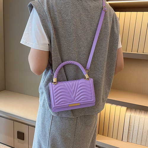Personalized trendy textured handbag for women  new fashion simple crimped rhombus pattern single shoulder crossbody small square bag