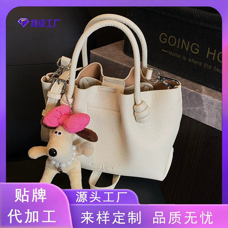 Ничевой дизайн ведро сумка весна 2025 новый иностранный тренд модный простой женский повседневный сумка на плечо