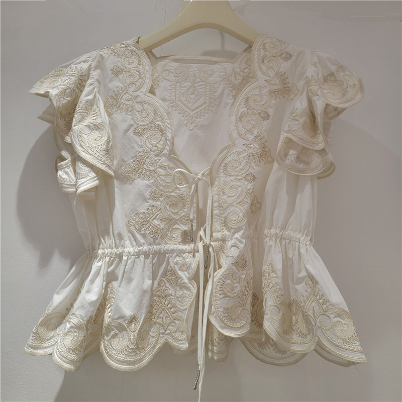 Blusa con Bordado Floral de Poliéster con Cuello en V y Lazos