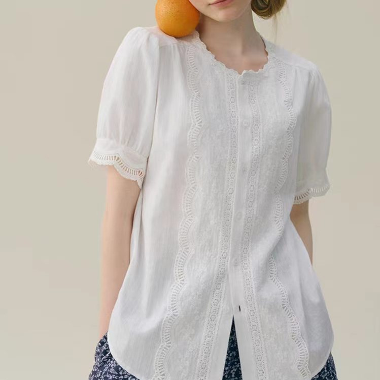 Round Neck Embroidered Shirt with Cutout Cuffs and Lace, French Pastoral Style, Simple Design Round Neck Embroidered Shirt with Cutout Cuffs and Lace, French Pastoral Style, Simple Design
