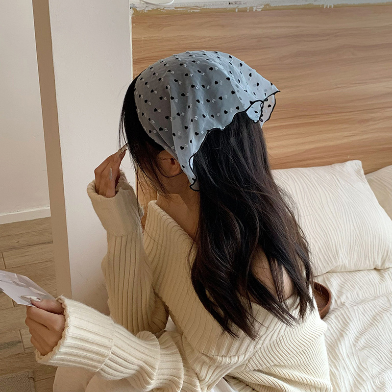 Pañuelo de alta calidad nuevo estilo color sólido lunares Bufanda de gasa Eugen Bufanda triangular salvaje Bufanda de bufanda bufanda de seda para mujer al por mayor