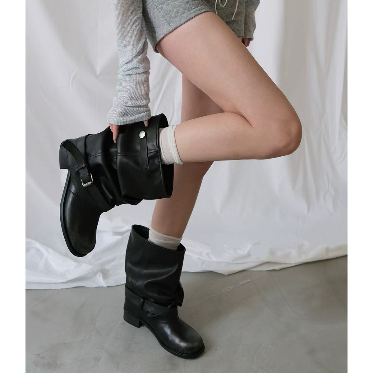 Western Cowboy-style Women's Boots, Wrinkled Suede Black Round-toe Chunky Heel Riding Boots, New For Fall/Winter 2025._voghion.com