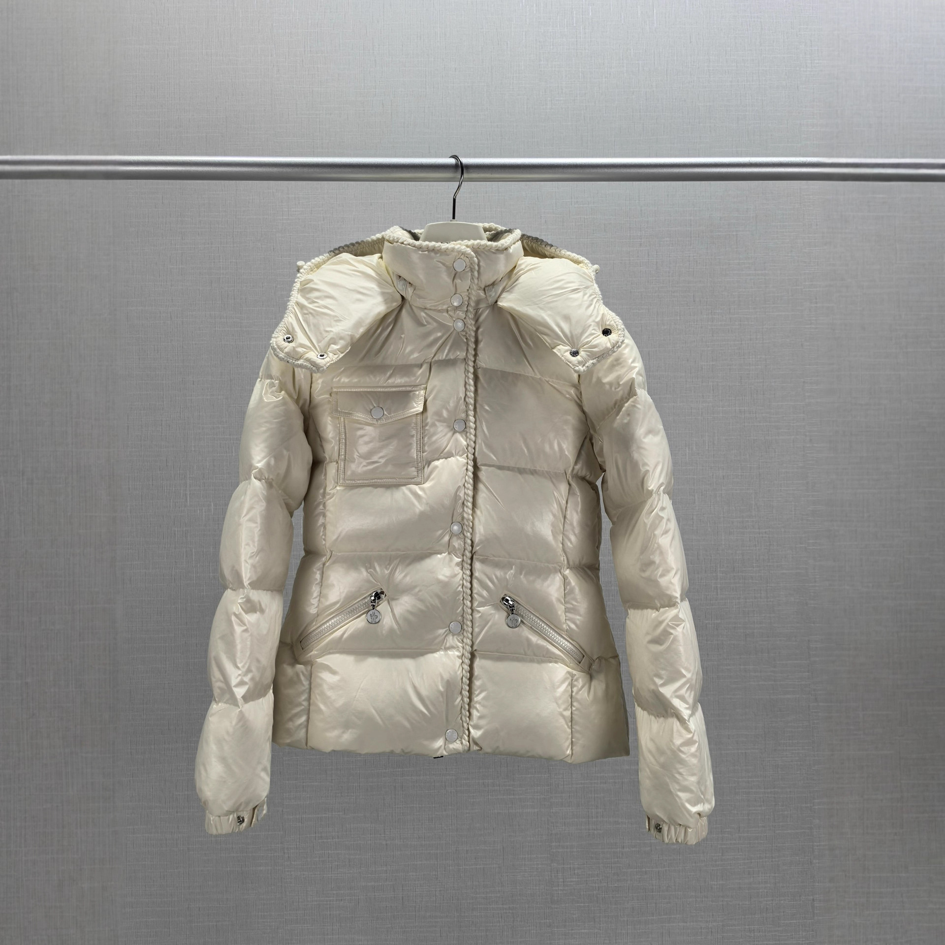 「小蛮腰」Mo家 女士Glareins编织饰边连帽短款漆皮羽绒服蒙口