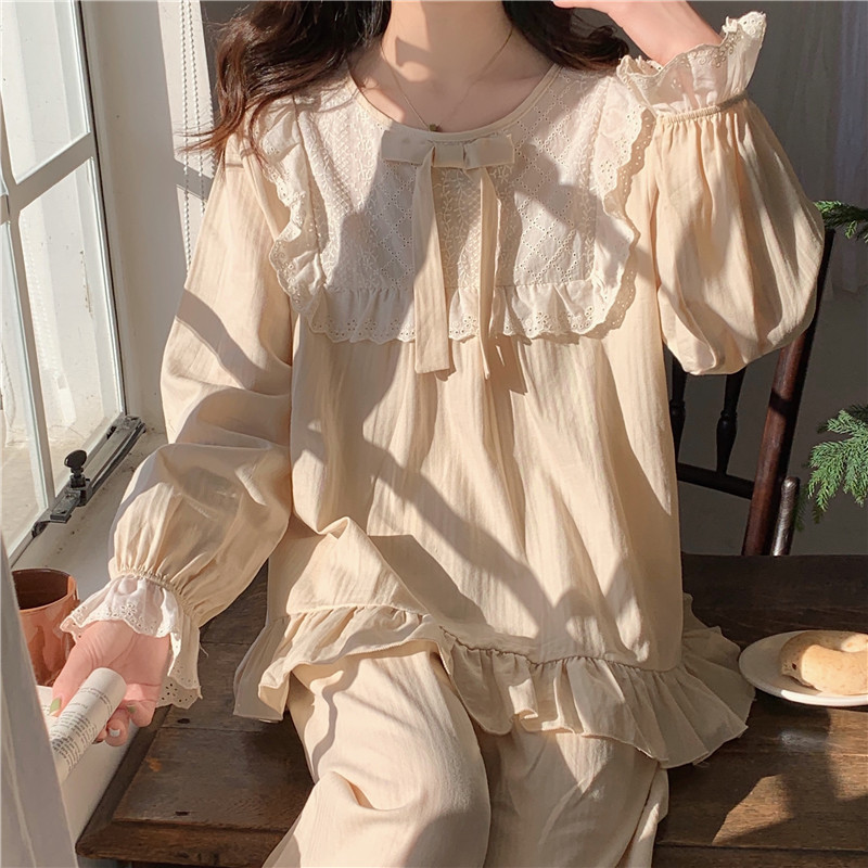 アンズ色のレース