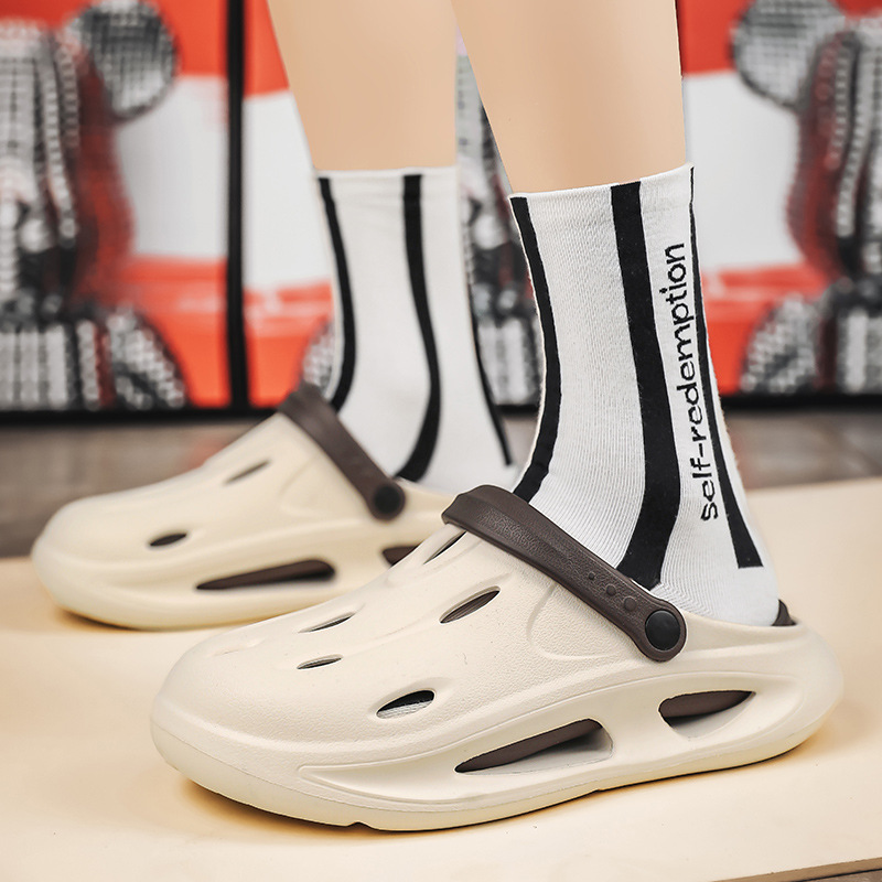 두꺼운 단독 신발 남성 여름 외부 미끄럼 방지 해변 야외 샌들 이중 사용 유행 물 누출 슬리퍼