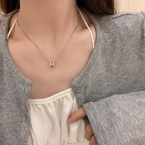 Japanese and Korean ins fashion H letter pendant necklace  new niche versatile clavicle chain female internet celebrity necklace