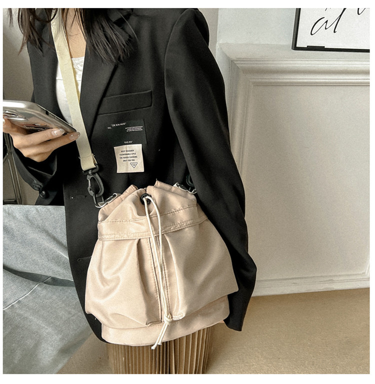 Women's Nylon Solid Color Classic Style Square String Shoulder Bag Bucket Bag display picture 3