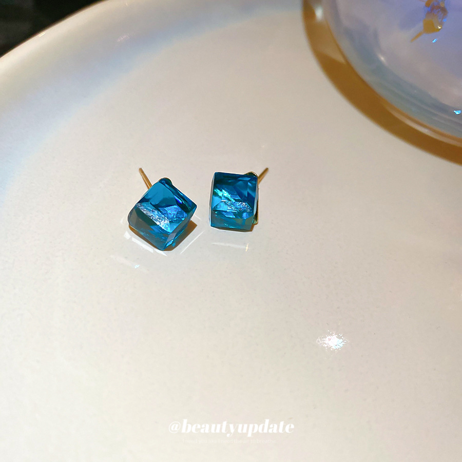 Pendientes cuadrados tridimensionales de cristal de aguja de plata Pendientes simples y frescos Sentido de moda de alta gama Pendientes de todo fósforo Sentido de diseño nicho