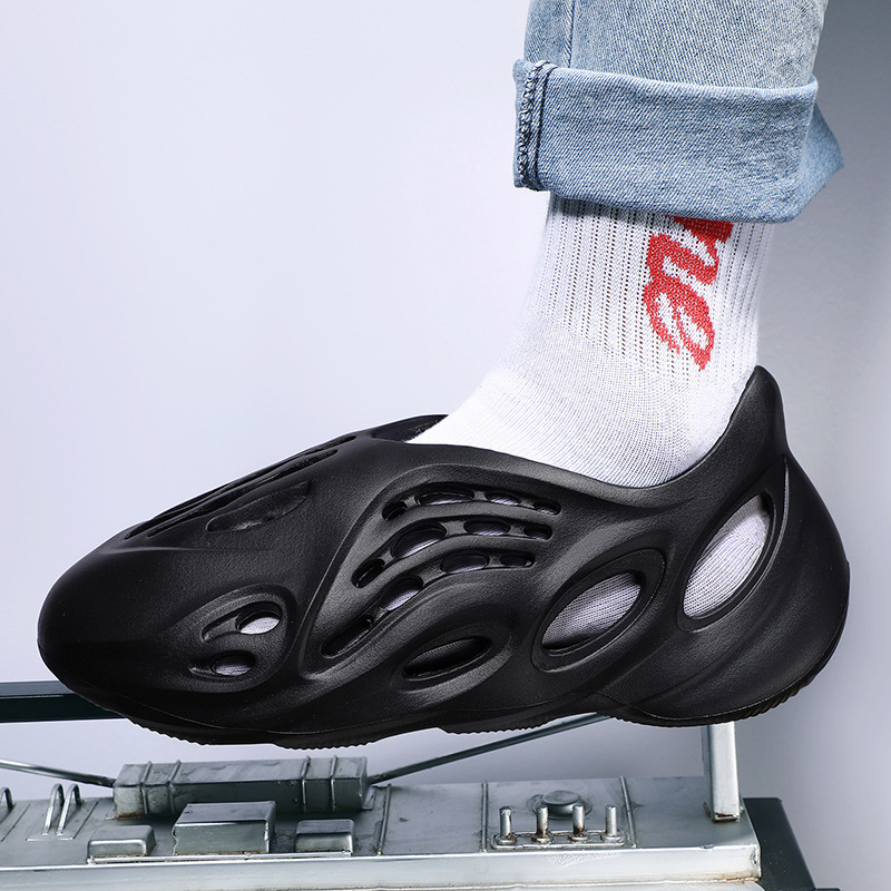 Cross-Border Kanye Coconut Clogs Men's Summer Outer Wear Ins Trendy Anti-Slip Beach Thick-Soled Anti-Slip Couple Sandals