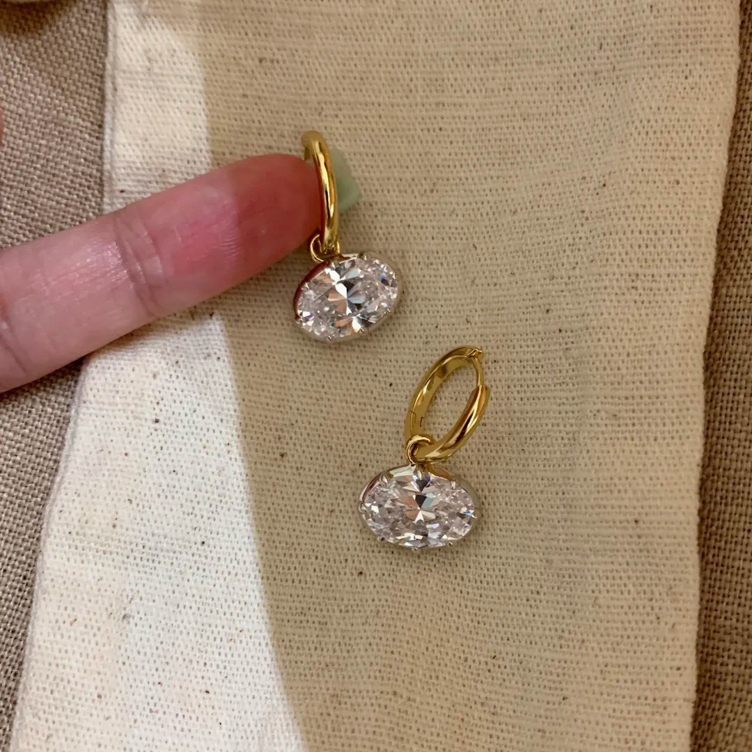 Hailey's vintage Eastwest pigeon egg earrings, light luxury and high-end style, exquisite and dazzling