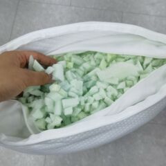 国境を越えたアマゾンのスポンジ砕き記憶綿枕竹繊維冷ゲルはゆっくりと枕を弾くことができます。