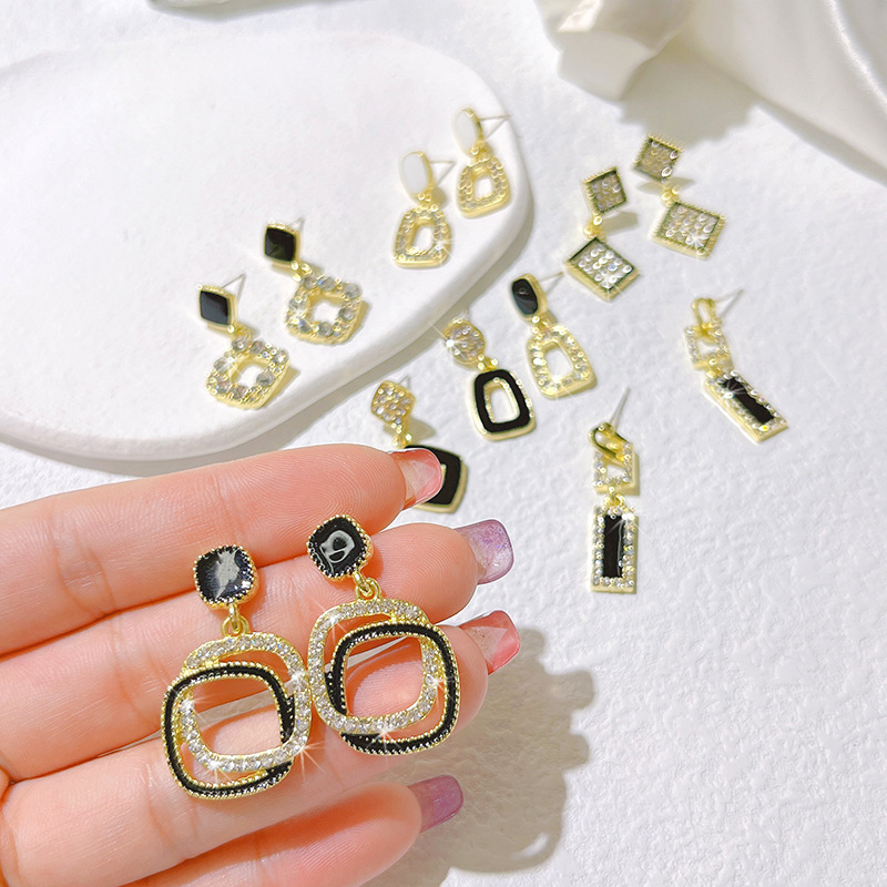 1 Pair Retro Square Metal Rhinestone Womenu0027S Drop Earrings