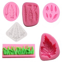 いくつかの草の葉のカエデの葉の形の液体のシリカゲルの鋳型のdiyはあめのケーキの石膏をひっくり返してゴムの鋳型を垂らします。