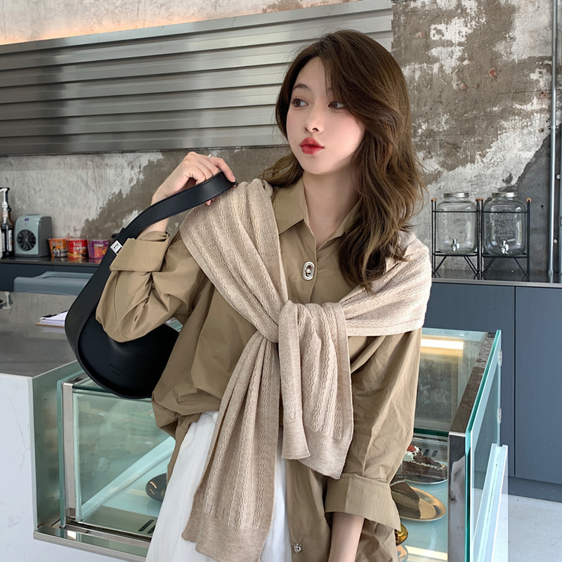 Estilo coreano nuevo chal de punto de las mujeres Otoño e Invierno bufanda de lana sombrero de una sola pieza ropa exterior color sólido mantón del Cabo en stock