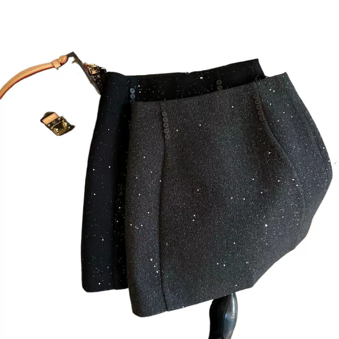 Winter skirt, A-line, hip-accented
