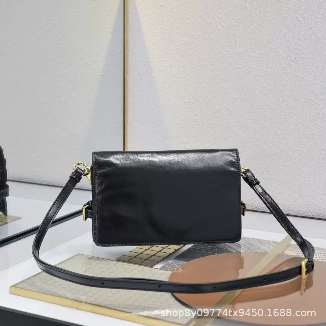 One-shoulder bag, adjustable straps
