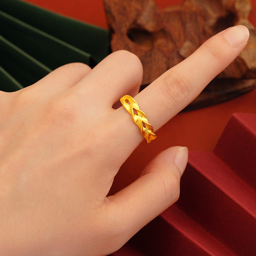 Brass gold-plated wavy wheat ear ring, Sui Sui safe opening matte twist ring, fashionable women's jewelry