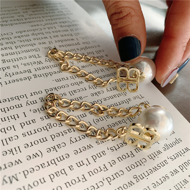 Boucles D&#39;oreilles Perles Coréennes En Forme De Lettre Simple display picture 5