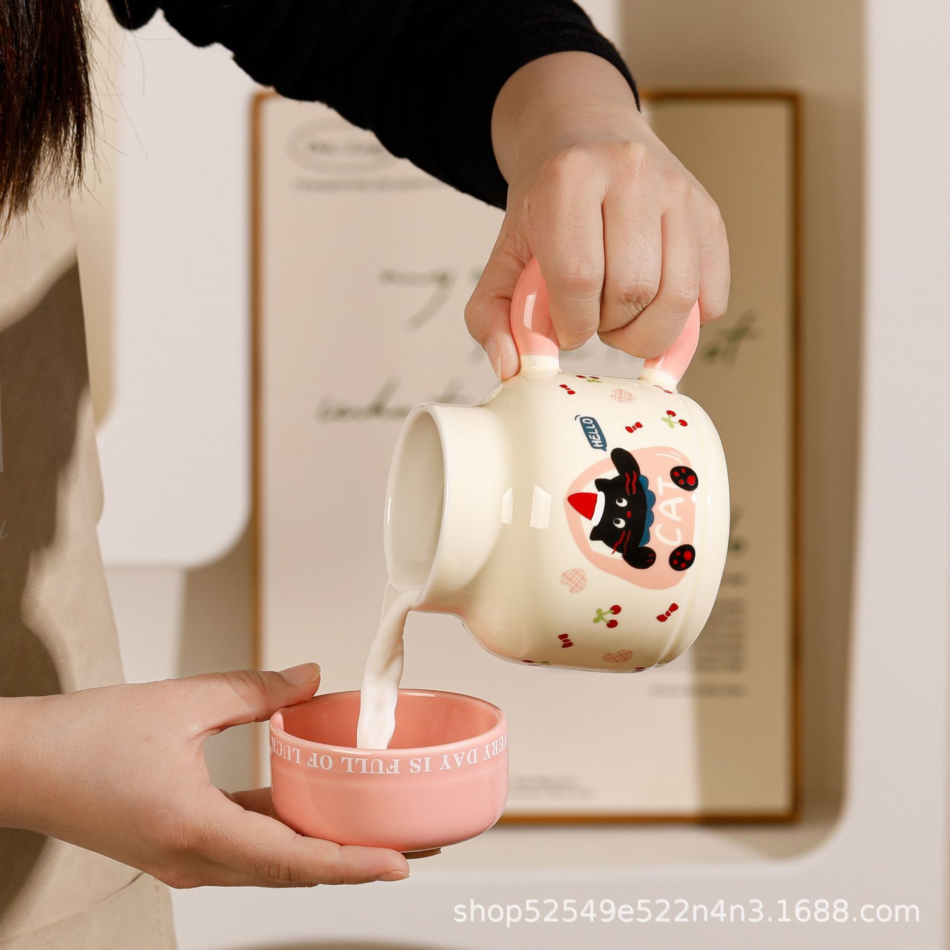 Caricatura encantadora taza de cerámica con cubierta de taza de leche de oficina de gran capacidad de taza de pareja creativa