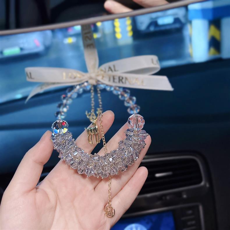 Xiaohongshu-style green light car pendant, safe journey car crystal ornament, rearview mirror interior hanging decoration for men and women