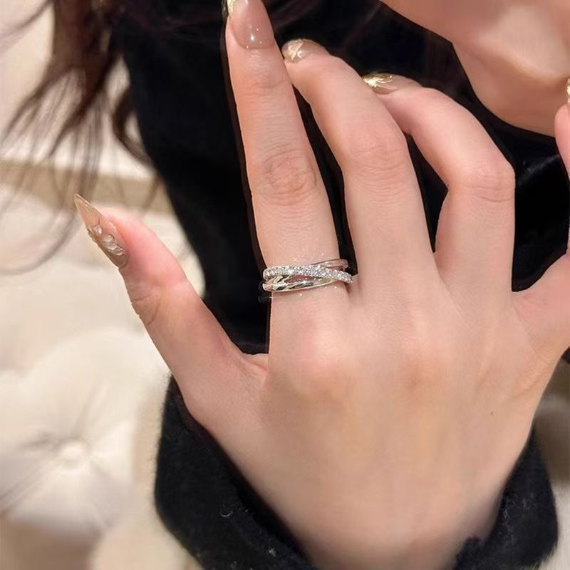 Dreireihiger Designer Ring Mit Funkelnden Mikro-einlagen_voghion.com