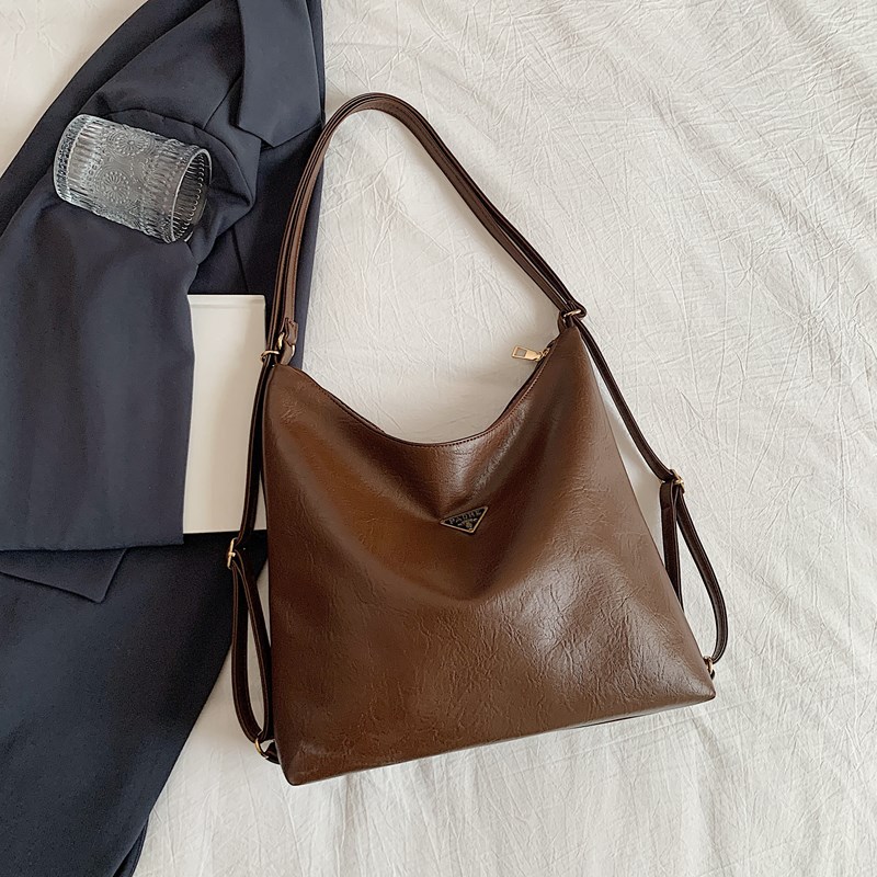 Bolso de mujer de gran capacidad primavera y verano 2025 nuevo tipo de mochila de cadena mochila de hombro de alta calidad sensación de viaje bolsa