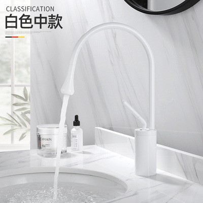 Grifos de goteo de agua europeos para baños en la mesa giratoria de lavabo, lavabo de baño, lavabo de agua caliente y fría, balcón