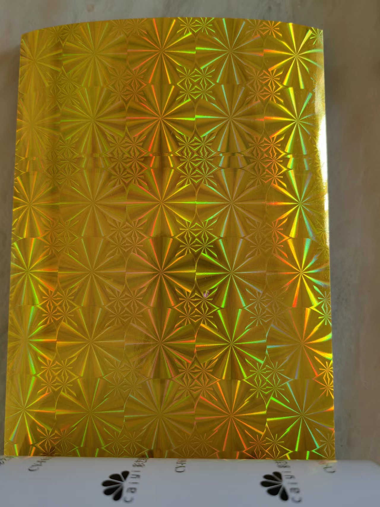 【彩艺镭射】厂家大量供应 雪花 钻石 小圆圈镭射膜 可按需定作