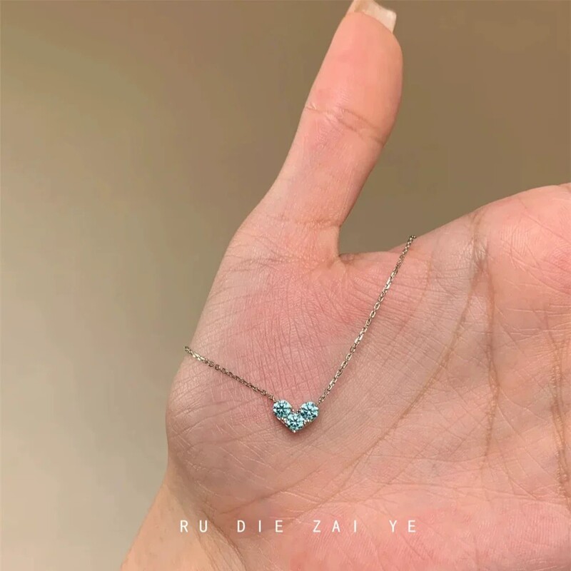 Ice Blue Mini Heart Minimalist Necklace for Women, Light Luxury Niche Ins-Style High-End Pendant Clavicle Chain Sweater Chain