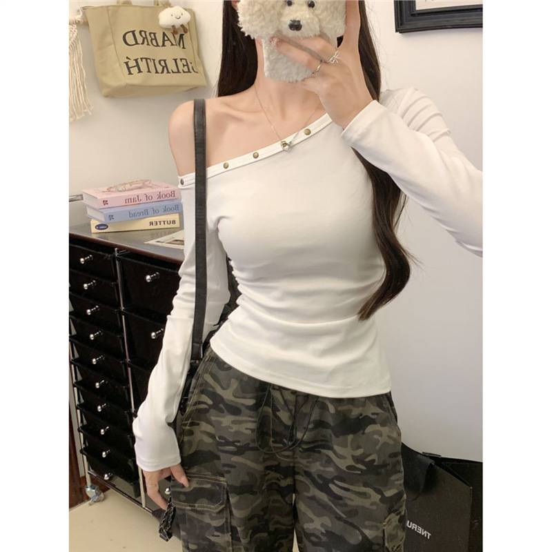 辣妹斜肩黑色长袖t恤女秋季新款露肩修身短款打底衫上衣潮