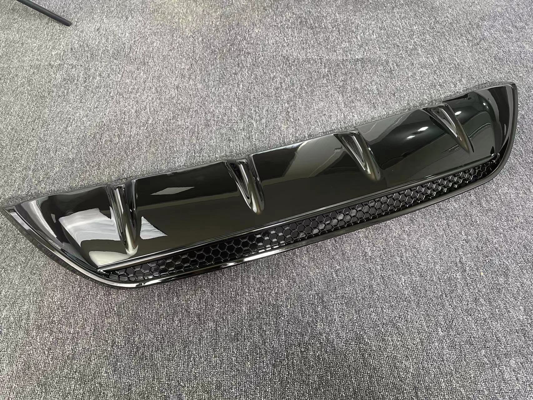 Suitable for Alfa Romeo STELVIO Stanvi Ti racing version rear bumper rear spoiler guard 1561584